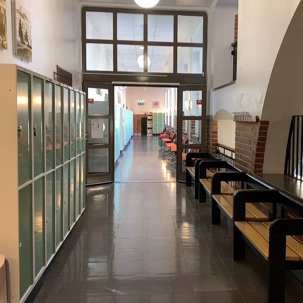 korridor på gymnasieskola