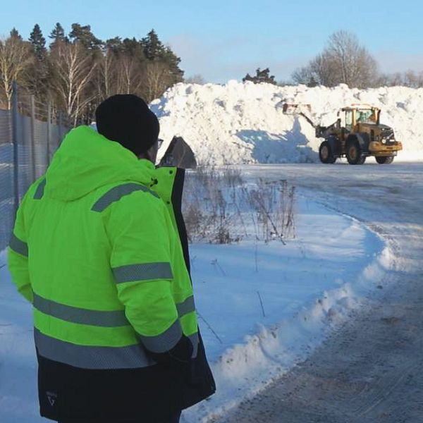 Här hamnar Nyköpings snö: ”Lika stor som en fotbollsplan” | SVT Nyheter