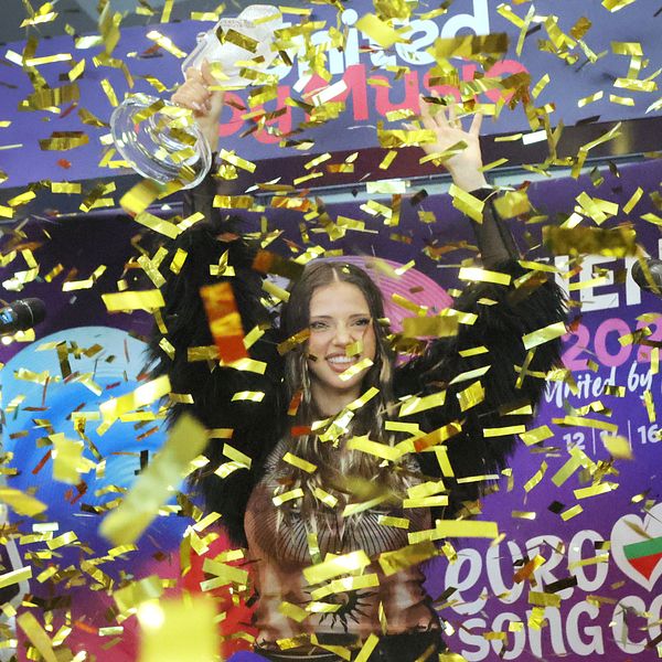 Eurovisionvinnaren Dara hyllas vid hemkomsten till Bulgarien bland konfetti