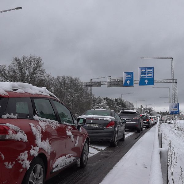 Bilar i kö på Ölandsbron