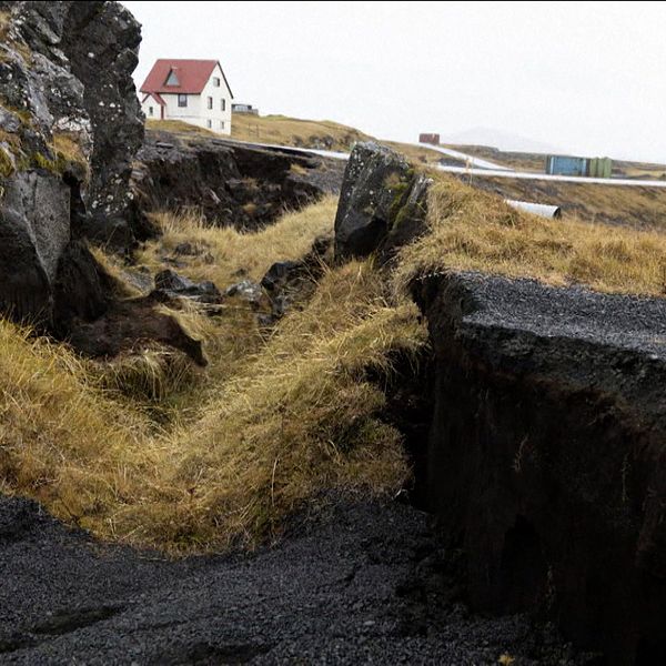 Jordskalv lämnar sår i landskapet på Island