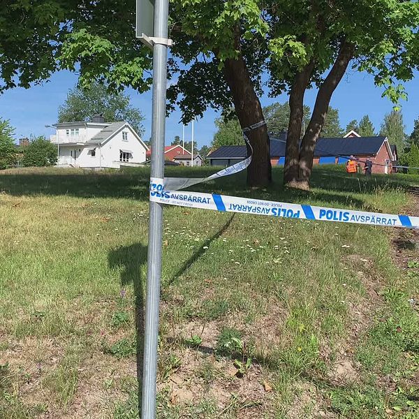 Polisavspärrning vid bostadsområde i Sidsjö efter två mordförsök
