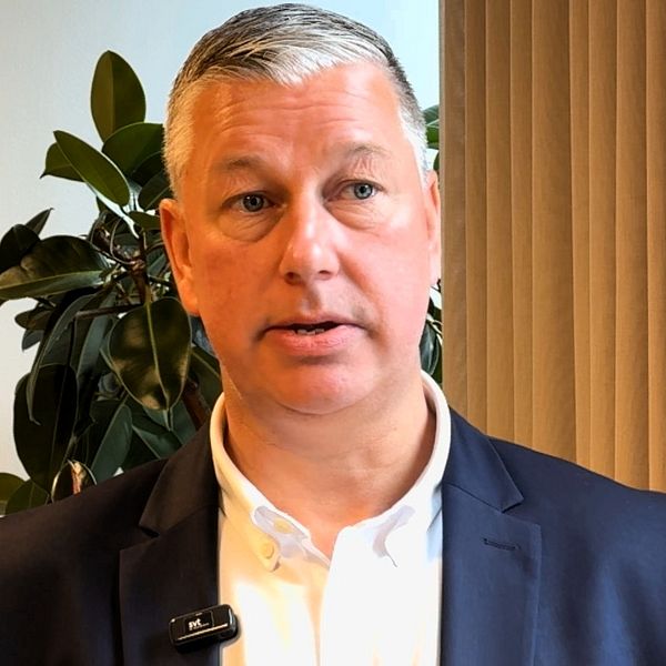 Markus Hagström Almroth talar om bolåneräntor i en intervju
