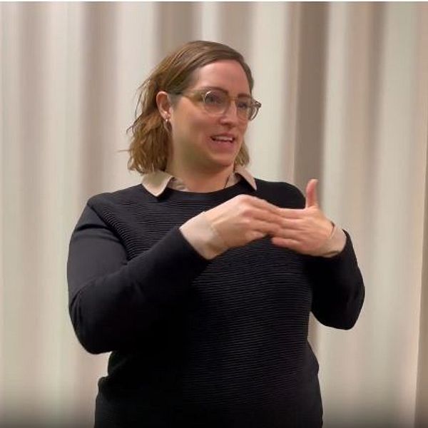 Elsa Brunemalm, Stockholms Dövas Förenings intressepolitiska sekreterare.