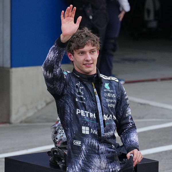 Kimi Antonelli firar segern i Japan och leder formel 1-VM.