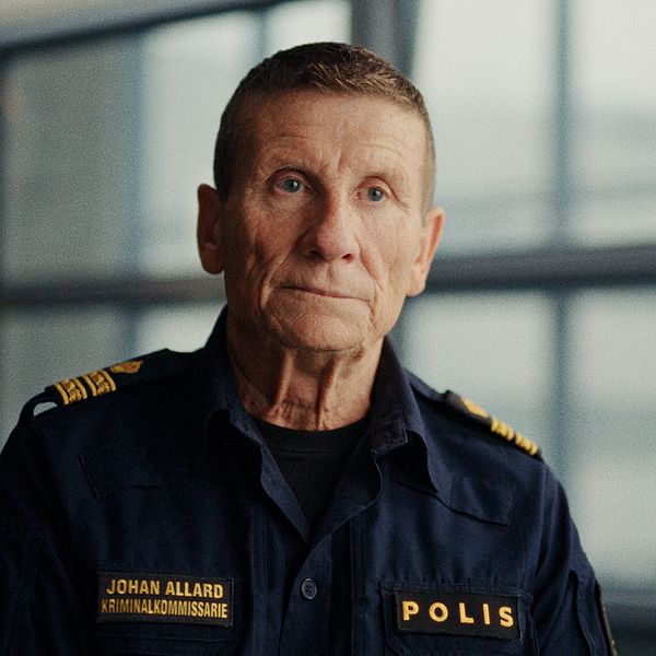 Johan Allard, kommissarie vid Södertäljepolisen, i polisuniform