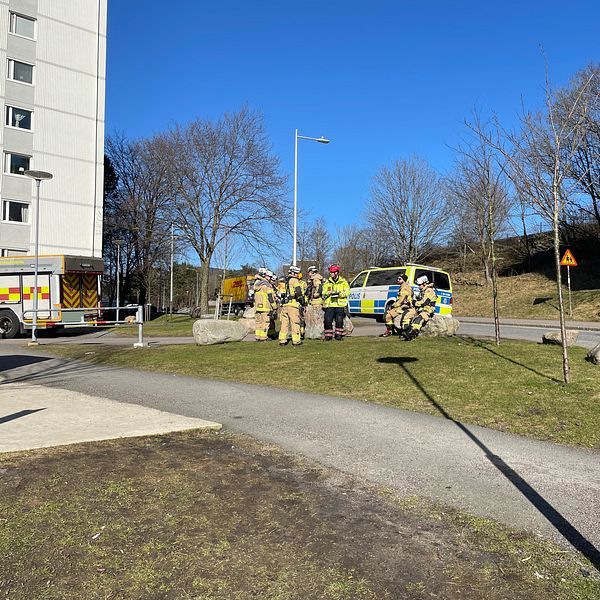 Räddningstjänst på plats efter larmet om ett misstänkt farligt föremål i Frölunda, Göteborg.