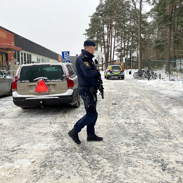 13.35 sänder SVT live om händelseutvecklingen i Karlstad.