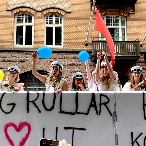 Ett studentflak fyllt med studenter.