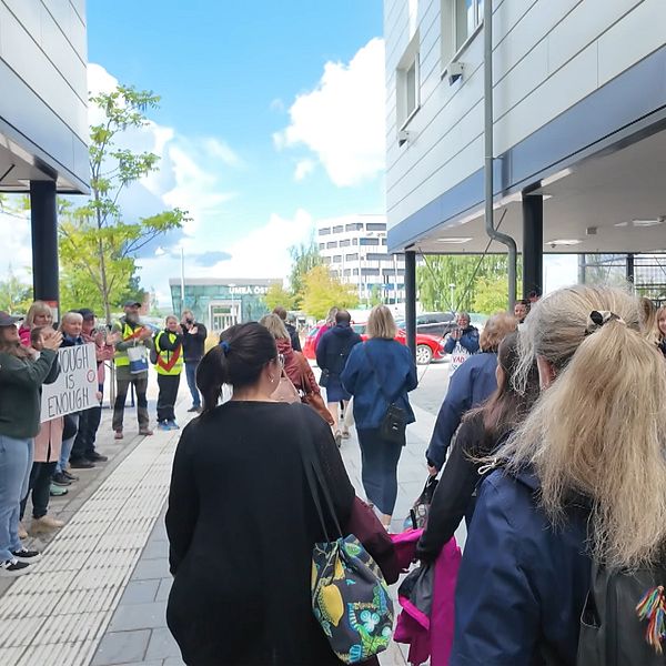 Strejkande sjuksköterskor lämnar Norrlands universitetssjukhus