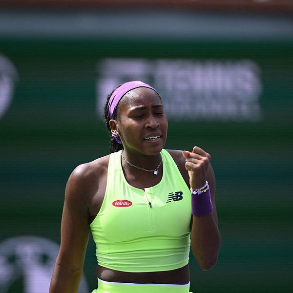 Coco Gauff gav sig själv en tidig födelsedagspresent när hon slog ut italienskan Lucia Bronzetti i Indian Wells (6-2, 7-6).