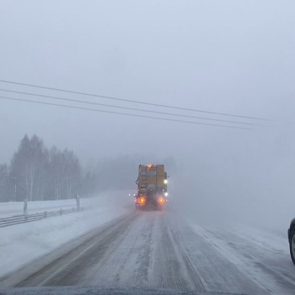 Snökaos på E4 mellan Härnösand och Timrå.