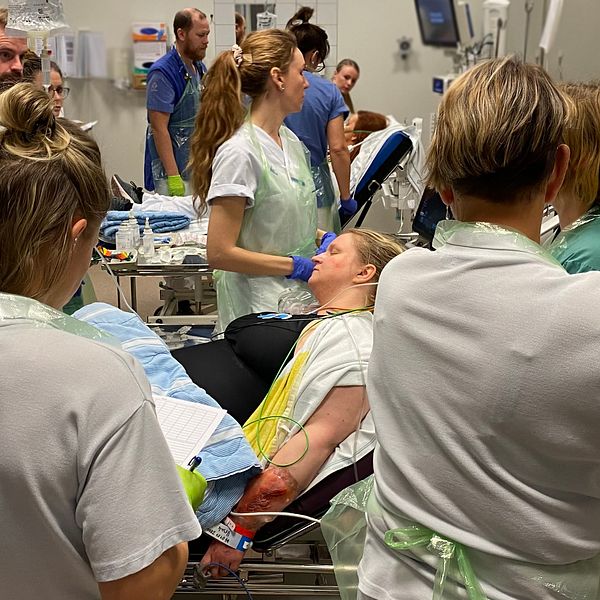 Läkare och sjuksköterskor inne på akutmottagningen