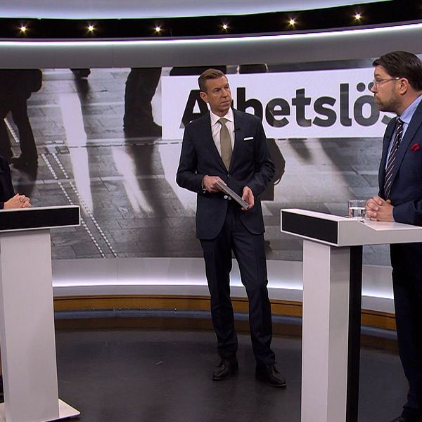 Magdalena Andersson och Jimmie Åkesson debatterar i Aktuellt-studion.