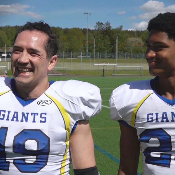 Två spelare i Göteborg Giants. Amerikansk fotboll derby i Göteborg.