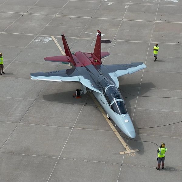 Saabs och Boeings skolflygplan T-7A Red Hawk.