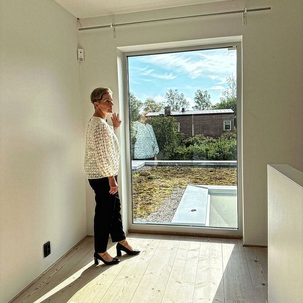Mäklaren Ulrika Bolander inne i lyxvillan för 23 miljoner.