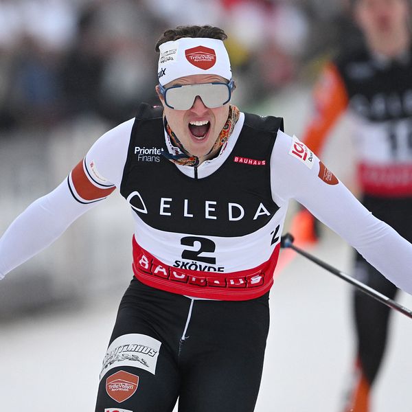 Längdskidåkare tävlar under SM-veckan, SVT fortsätter sända till 2032.