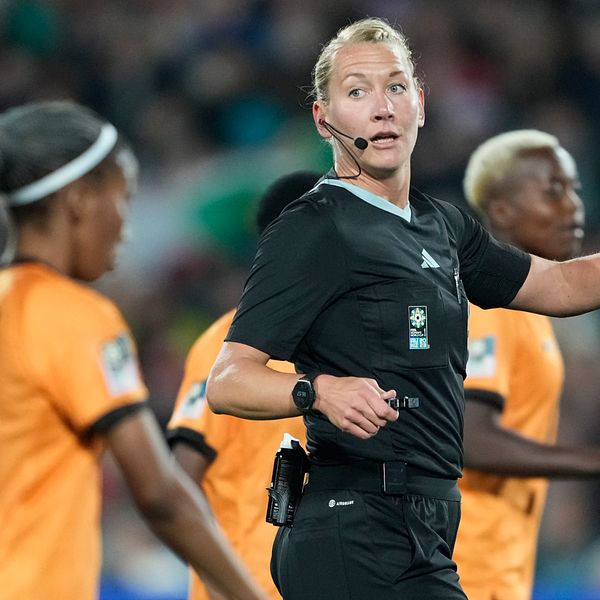 Tess Olofsson från Piteå under en fotbollsmatch.