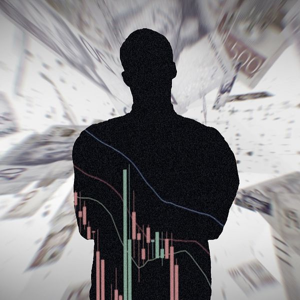 Silhuett av ”Isak” mot bakgrund av sedlar och fallande börsgraf.