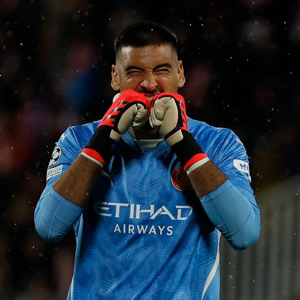 Paulo Gazzaniga räddade tre straffar under en och samma match  – utan att det gick till straffläggning.