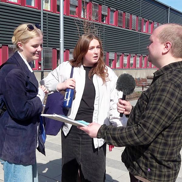 Reporter Viktor Lundmark intervjuar bland annat  Lovisa Hakeröd, student vid LTU.