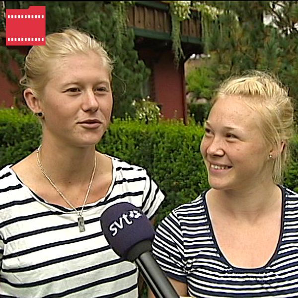 Maja Dahlqvist och Jonna Sundling intervjuas av SVT i Italien.
