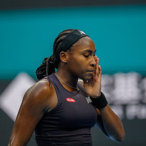 Coco Gauff pressades till det yttersta i China Opens andra omgång och håller vinstsviten intakt. Den är nu uppe på 14 raka segermatcher.