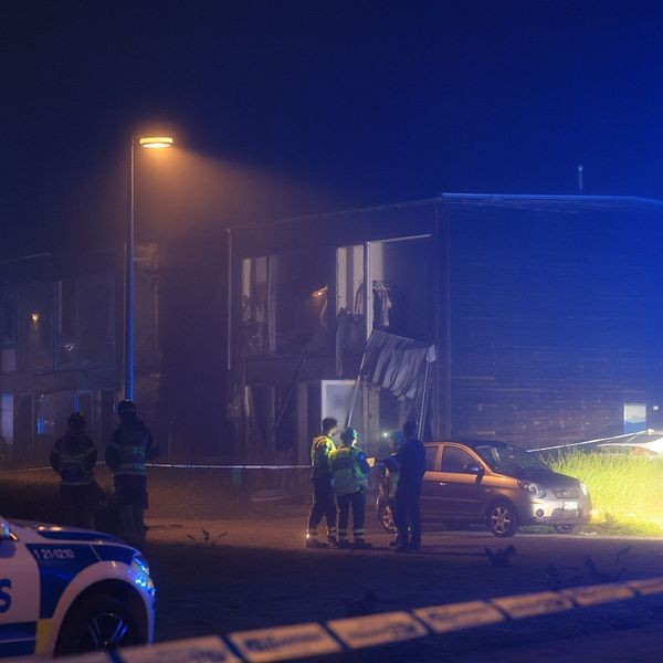 Skador på fasaden efter explosion i Storvreta.