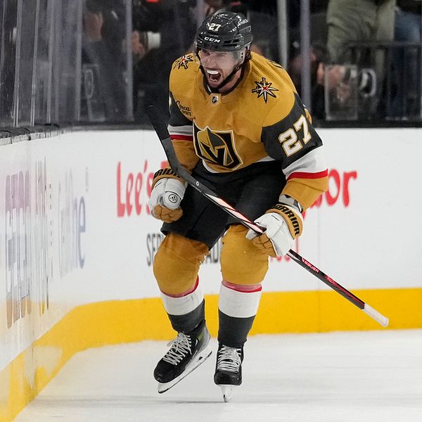 Shea Theodores Vegas Golden Knights har inlett NHL på ett strålande sätt.