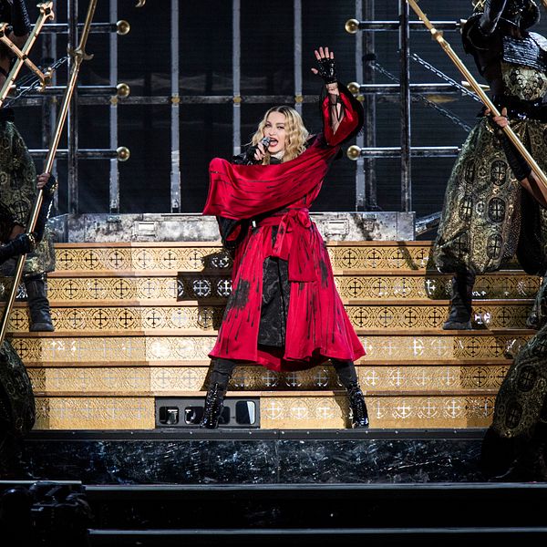 Madonna under en spelning i Stockholm 2015.