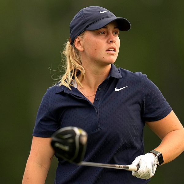 Maja Stark är åter i toppen under LPGA-tourtävlingen som inleddes på Wilshire Country Club.