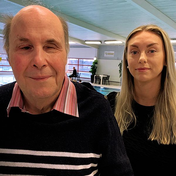 En man och en kvinna framför en simbassäng.
