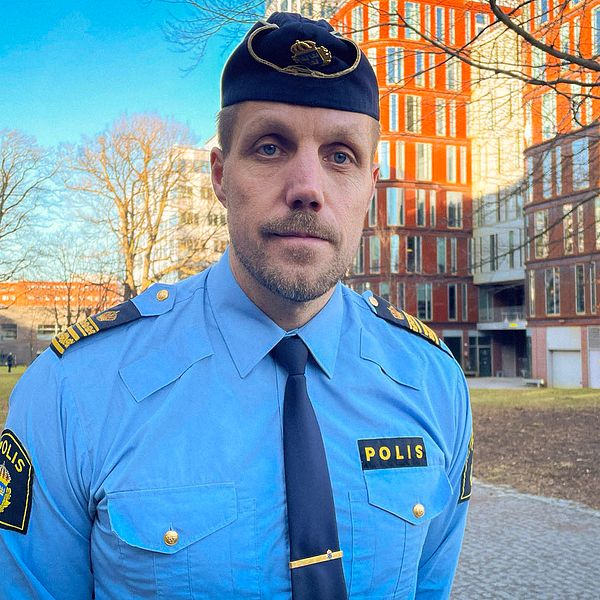 Christian Nylén, lokalpolisområdeschef Göteborg syd utanför polishuset.