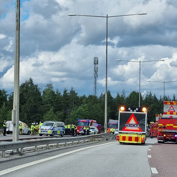 Räddningsfordon vid trafikolycka