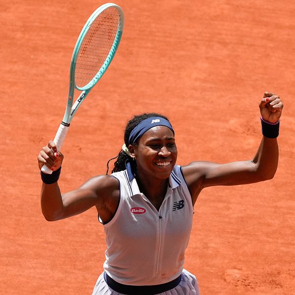 Coco Gauff jublar efter att säkrat en semifinalplats i Franska öppna