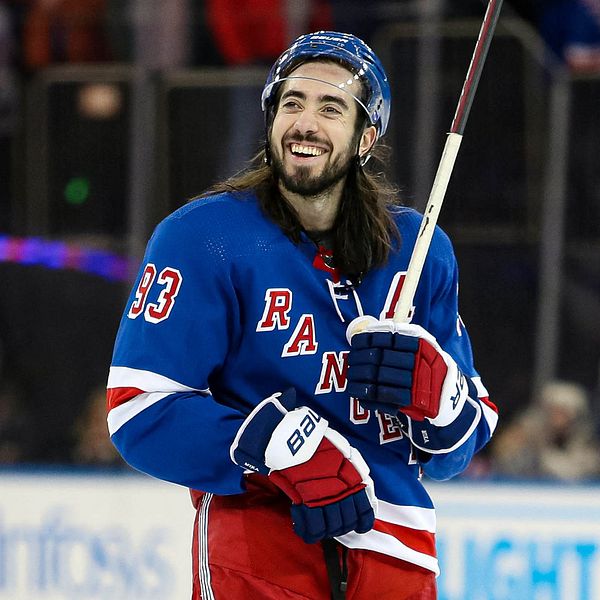 Mika Zibanejad i New York Rangers ser glad ut efter att ha gjort mål