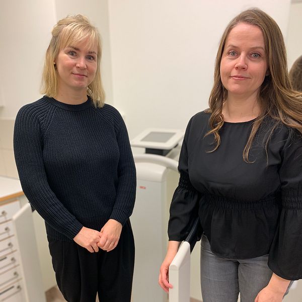 Dietisterna Mirja Fredriksson och Sigrid Marstrander vid en av deras vågar som används i samband med LEVA-metoden.