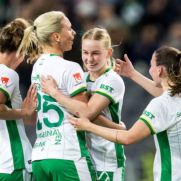 Hammarby firar ett mål mot BP