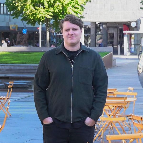 Martin Tolén, sportreporter på Eskilstuna-Kuriren. På Fristadstorget i Eskilstuna.