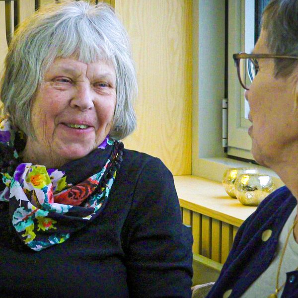 Ingegerd och Christina, 78, är grannar på generationsboendet i Örebro.