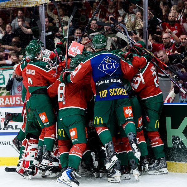 Frölunda firar CHL-segern efter avgörandet mot Luleå i finalen.