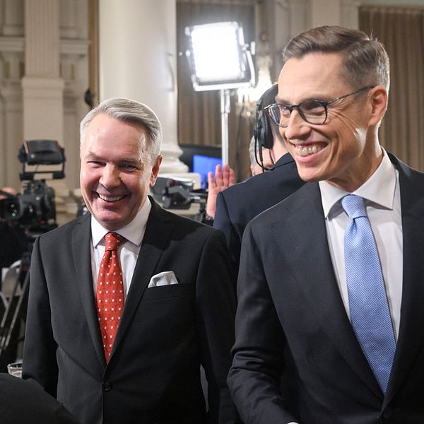 Presidentkandidaterna Pekka Haavisto (valmansförening, stöds av de Gröna) och Alexander Stubb (samlingspartiet) i Helsingfors på valkvällen den 28 januari 2024. Den andra omgången hålls den 11 februari 2024.