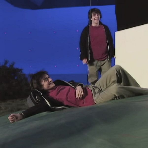 Daniel Radcliffe och hans stuntman iklädda likadana kläder
