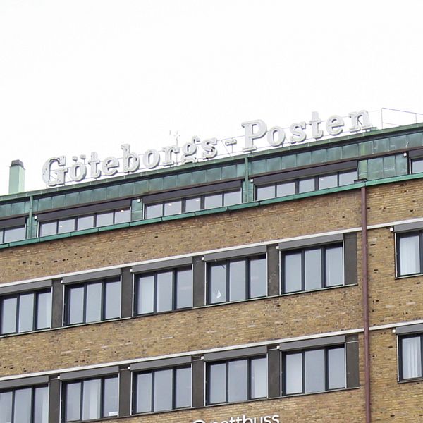 Göteborgs-Postens kontorsbyggnad med skylt på taket.