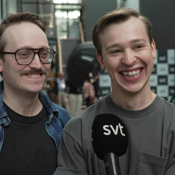 Axel Åhman och Jakob Norrgård intervjuas inför På spåret på SVT