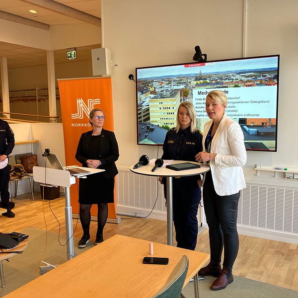 pressträff i Norrköping med flera aktörer så som polis, politiker och kommunen