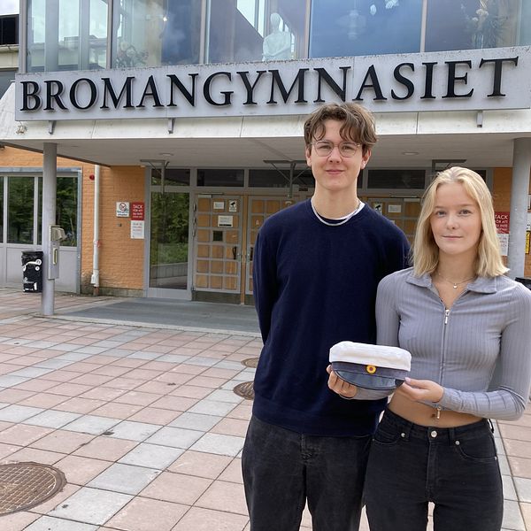 Eleverna Walter Engman och Ellen Backlund tar studenten nästa år. De tycker att satsningen som skolan gör är jättebra.