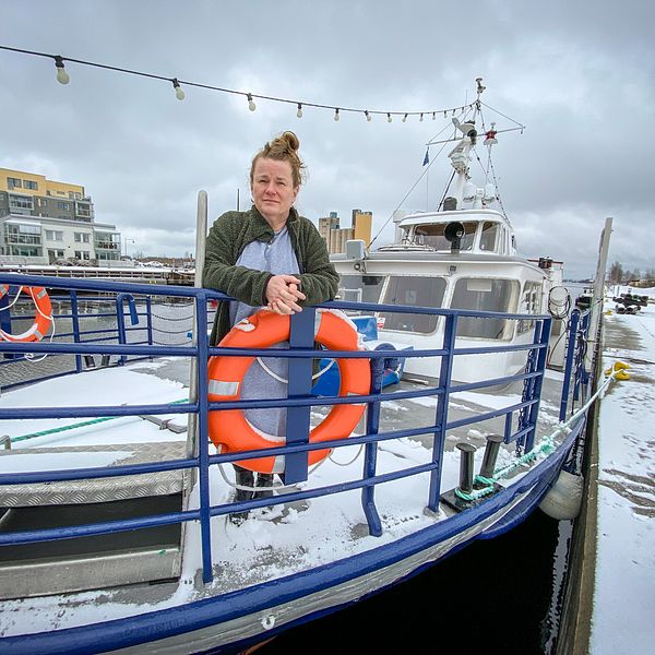Ulrika Jidåker i fören på Limöbåten