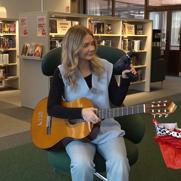 Karlstad stadsbibliotek, gitarr, skruvdragare, utklädnad, hållbara lån